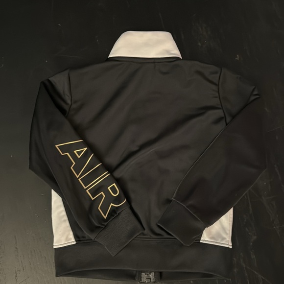 Jordan zip up sweater size 2T - Picture 2 of 4